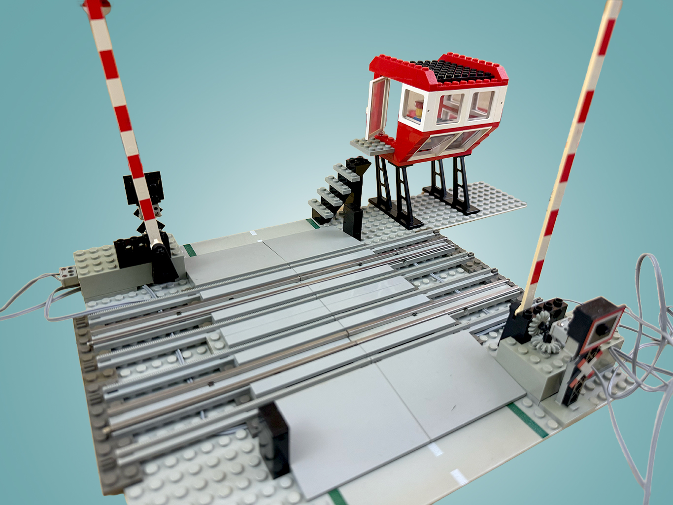 LEGO 7866 Remote Controlled Road Crossing: binari 12V, cablaggi e istruzioni